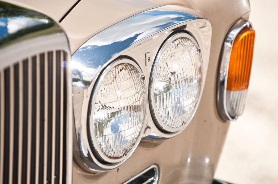 Детали экстерьера Bentley T1 1965 года  (фото 14 из 27)